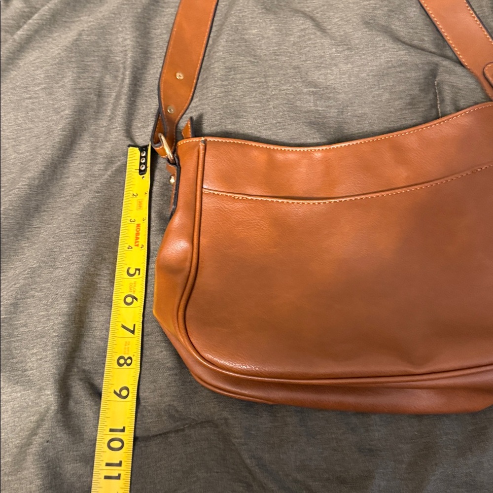 Classic Tan Shoulder Bag - Picture 6 of 8